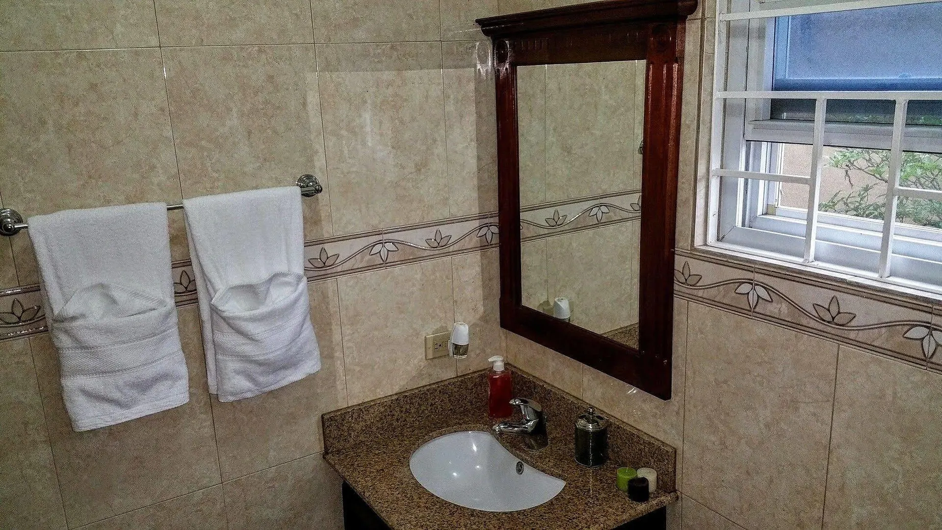 Modern London Decor Guest Apartments Kingston 0*,  Ямайка